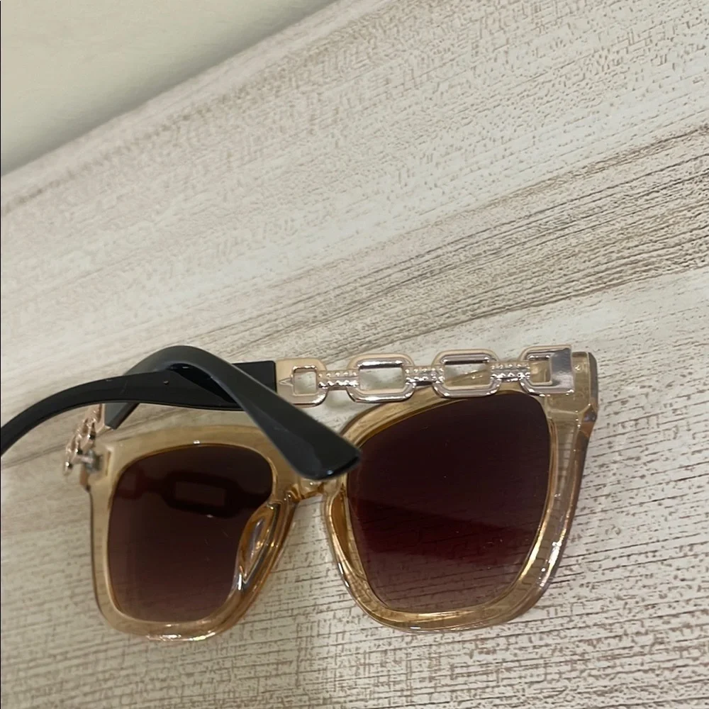 Elegant Sunglasses Cat-Eye Design-Tinted Brown☀️Great for a Sunny or Snowy Day